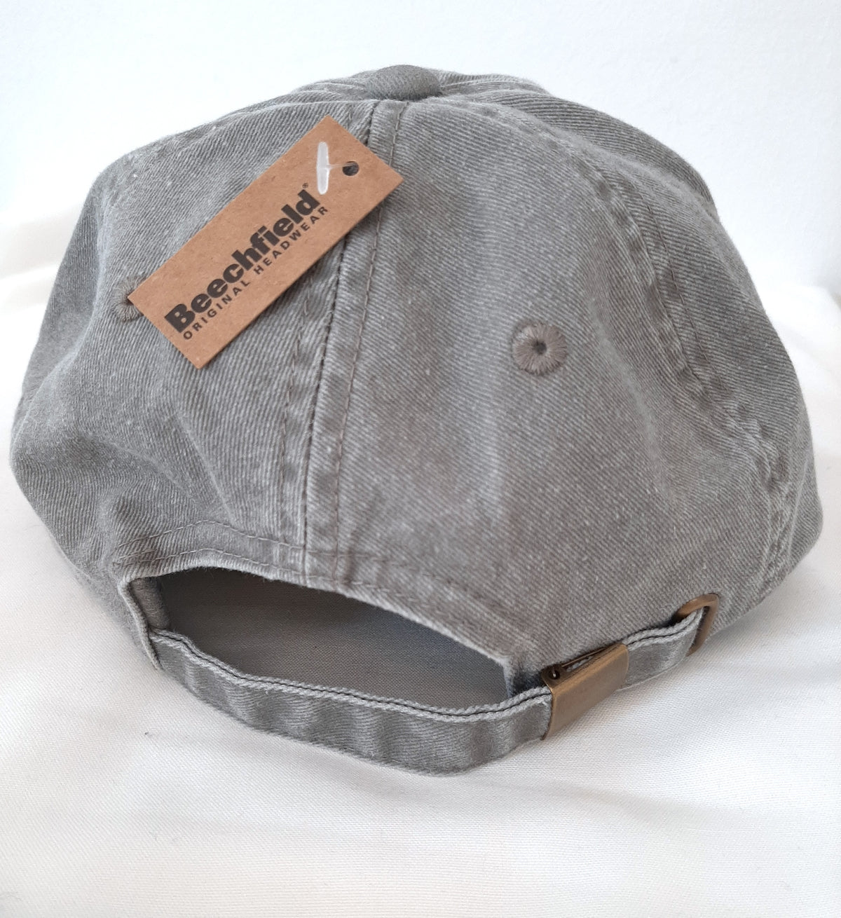 Back view of Kenji Lim´s vintage grey cap.